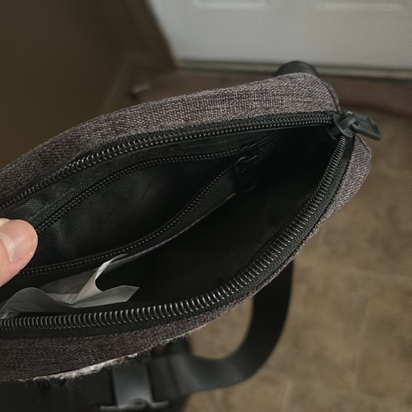 Champion Pouch/Crossbody - Picture 3 of 4